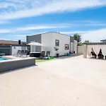 Marsel With Pool & Jacuzzi By Istrabook Βίλα