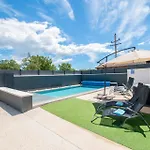 Marsel With Pool & Jacuzzi By Istrabook * Gajana