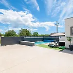 Marsel With Pool & Jacuzzi By Istrabook *
