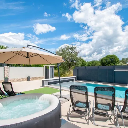 Marsel With Pool & Jacuzzi By Istrabook *