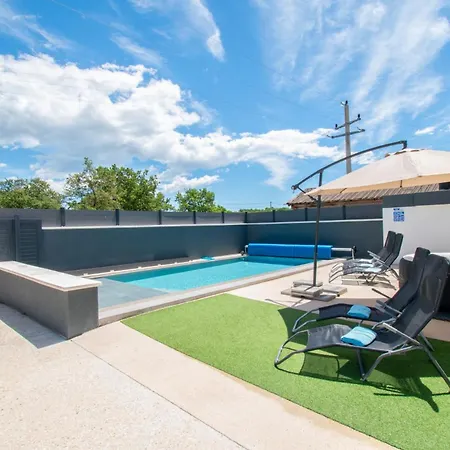 Marsel With Pool & Jacuzzi By Istrabook * Gajana