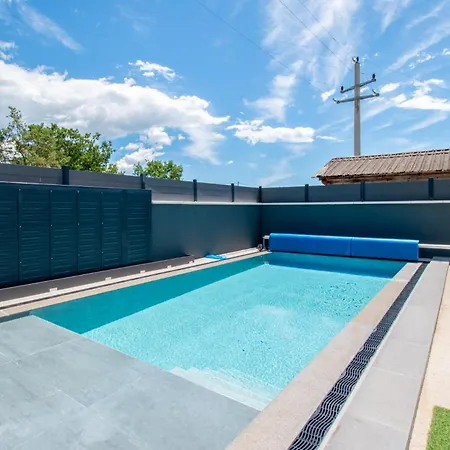 Marsel With Pool & Jacuzzi By Istrabook * Gajana