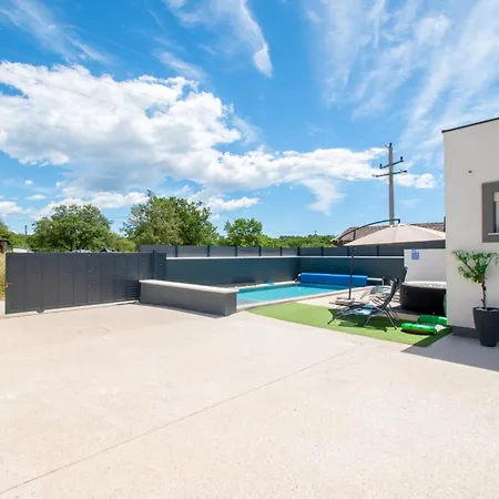 Marsel With Pool & Jacuzzi By Istrabook *