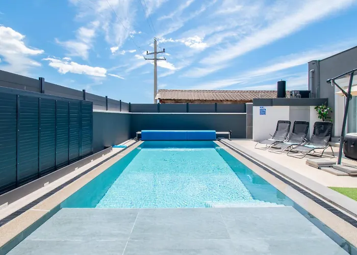 Villa Marsel With Pool & Jacuzzi By Istrabook