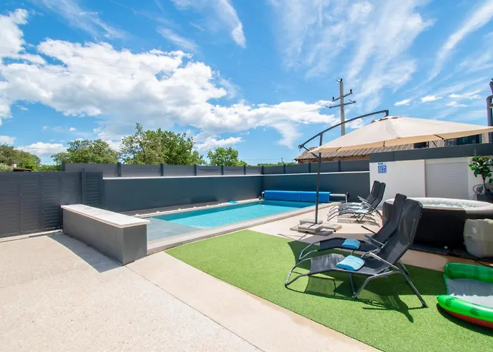 Marsel With Pool & Jacuzzi By Istrabook * Gajana