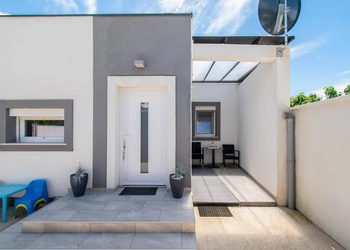 Marsel With Pool & Jacuzzi By Istrabook Villa Gajana