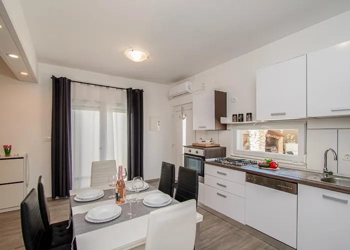 Marsel With Pool & Jacuzzi By Istrabook Villa Gajana