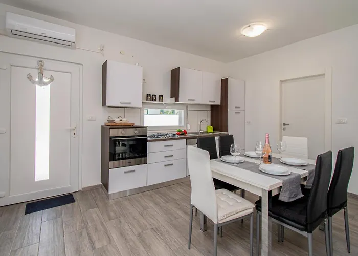 Marsel With Pool & Jacuzzi By Istrabook Villa *