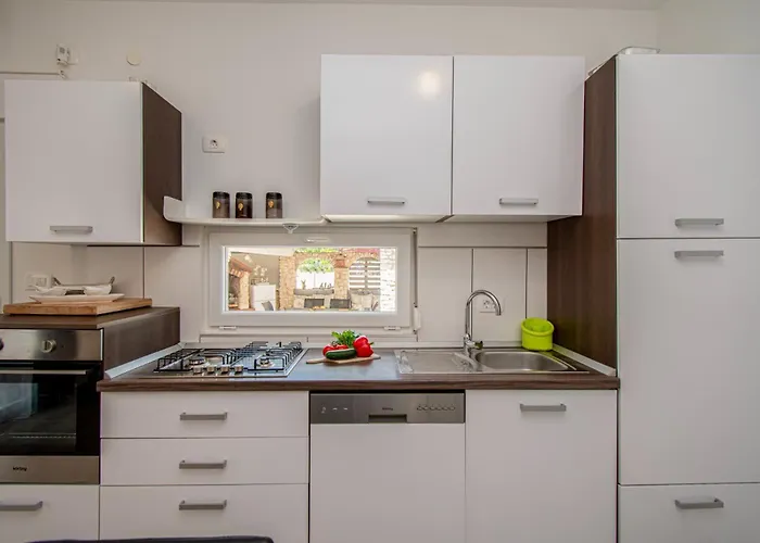 Marsel With Pool & Jacuzzi By Istrabook