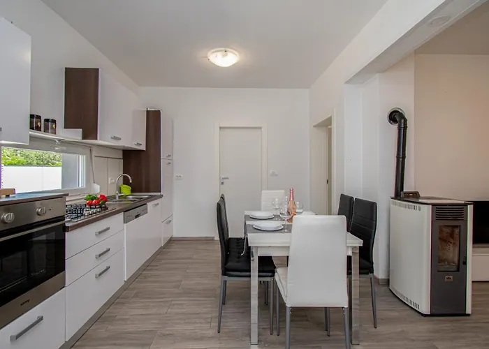 Villa Marsel With Pool & Jacuzzi By Istrabook *