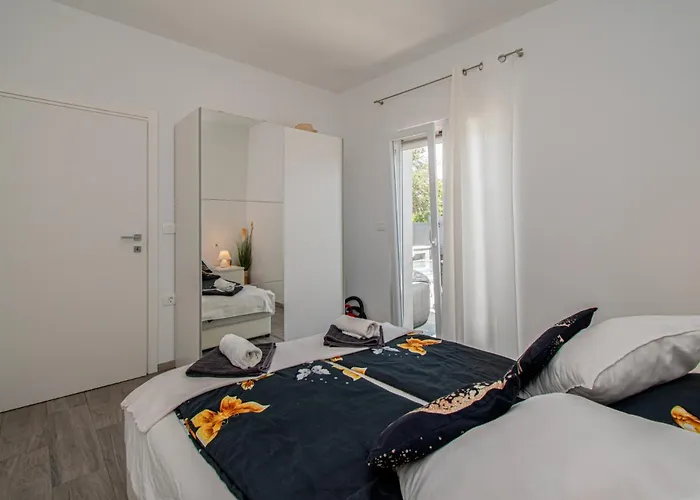 Villa Marsel With Pool & Jacuzzi By Istrabook