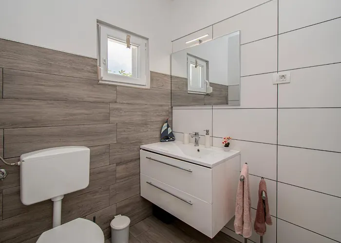 Villa Marsel With Pool & Jacuzzi By Istrabook