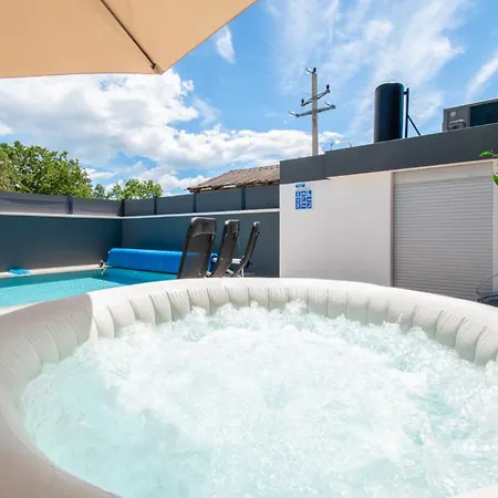 Marsel With Pool & Jacuzzi By Istrabook Vila