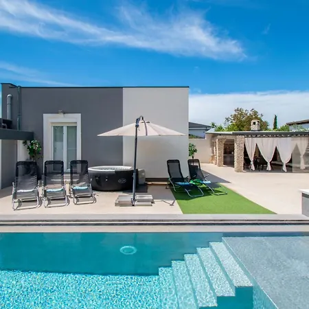 Marsel With Pool & Jacuzzi By Istrabook